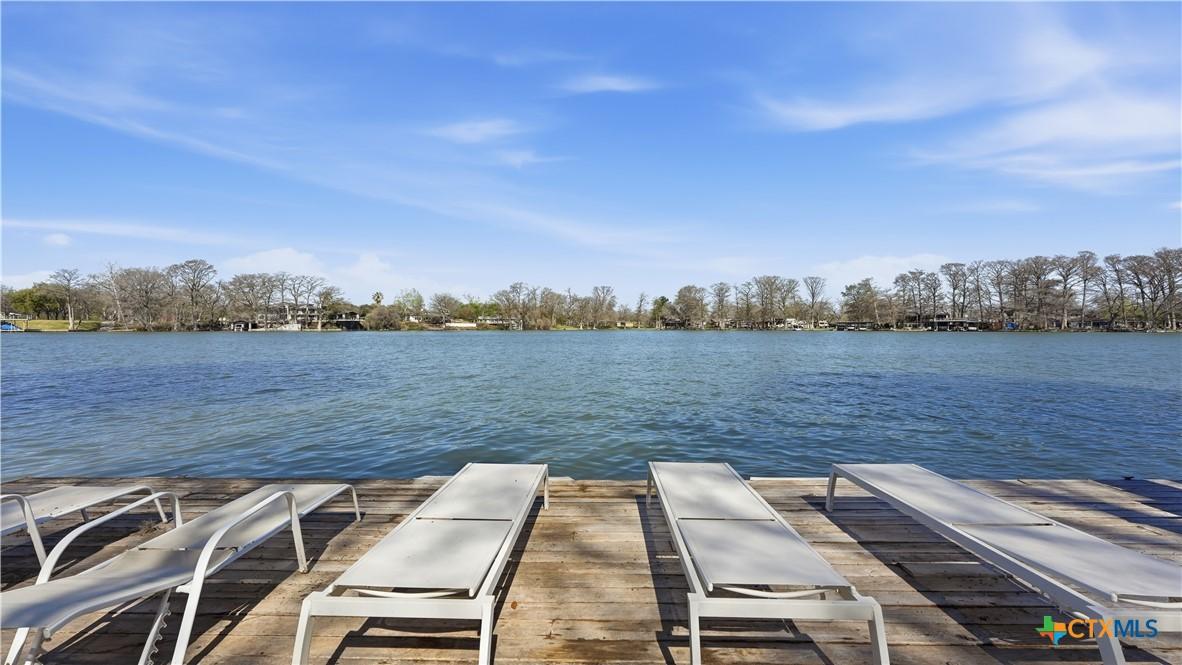 Image 3: TANNING DECK