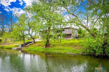 546 Riverside Path