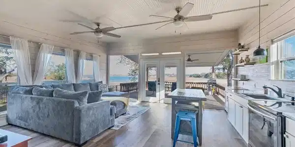 718 N Chaparral