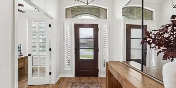Image 4: Entry Foyer