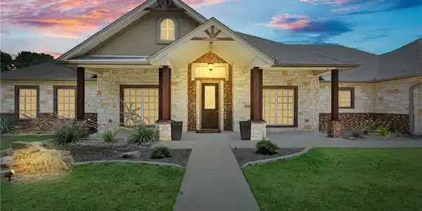 12012 Lago Terra Boulevard