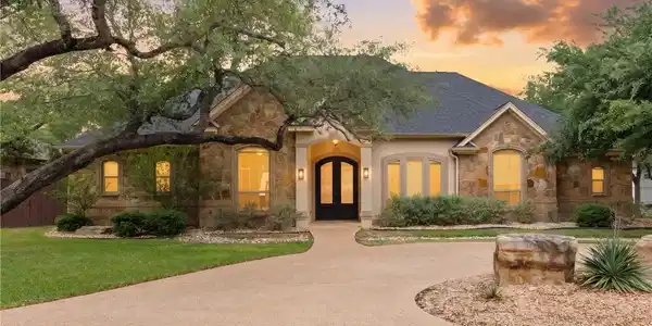 12 Lago Verde Lane