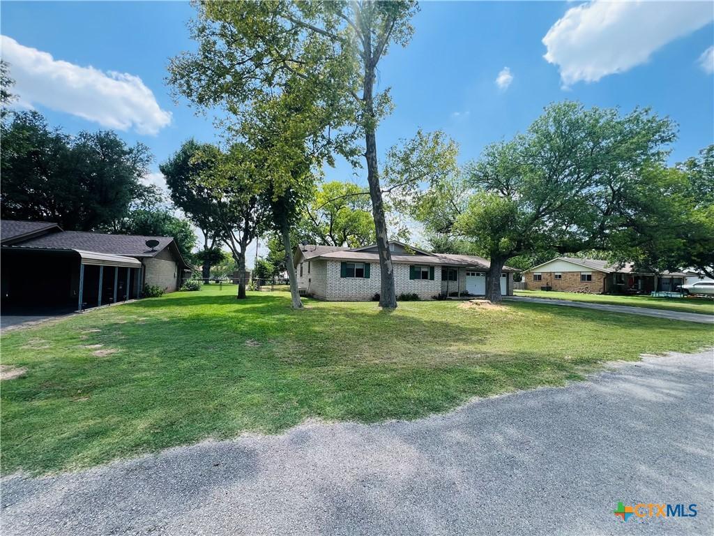 Image 3: Front yard