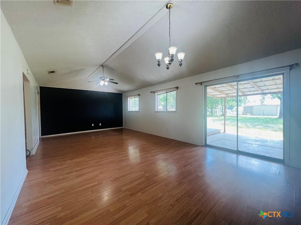 Image 4: Living / Dining