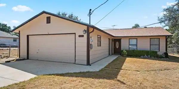1369 Lakeview Drive