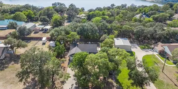 4853 Lakeaire Circle