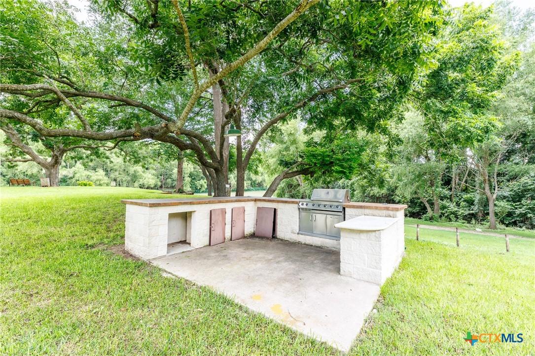 Image 4: Outdoor Kitchen