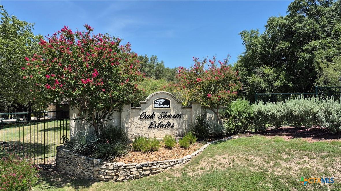 Image 2: Gated entry of Oak Shores Estates.