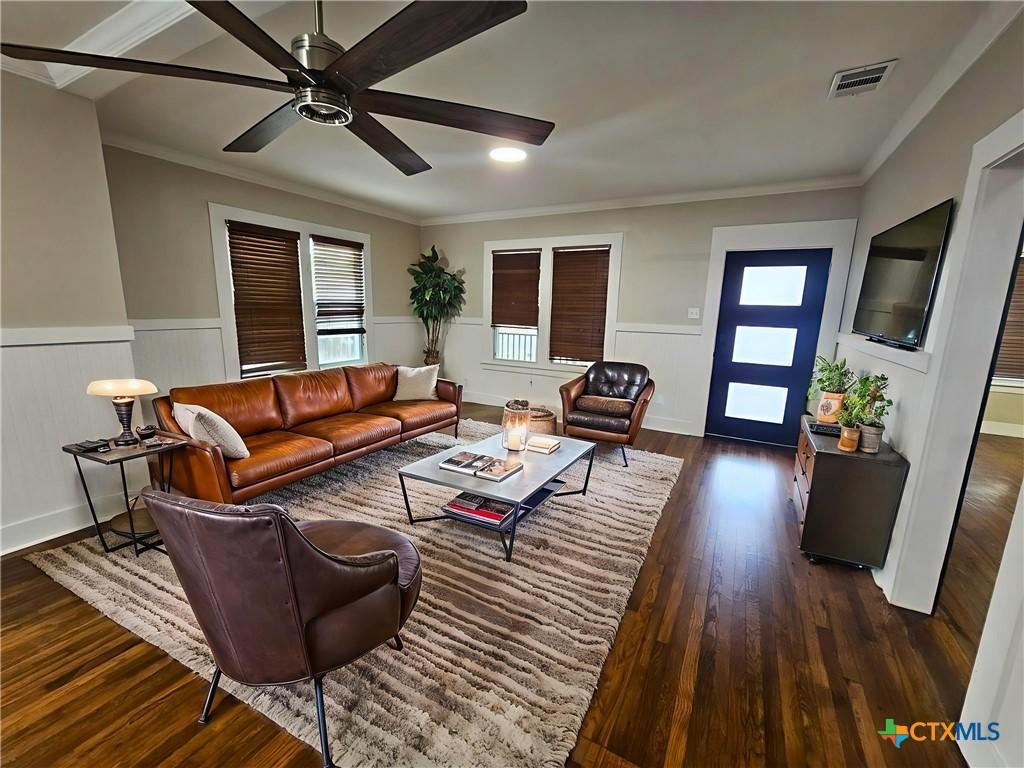 Image 4: Virtually Staged: Living Room