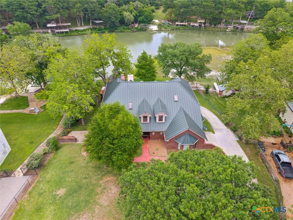 Image 3: One of Woodlakes largest lots!
