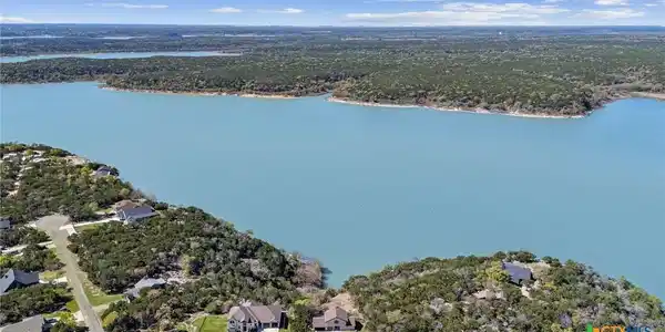 Image 4: Lakeview
