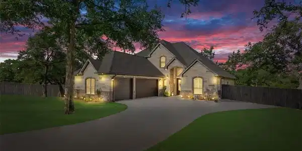 204 Lago Viento Lane