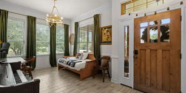 Image 3: Entry/second living area