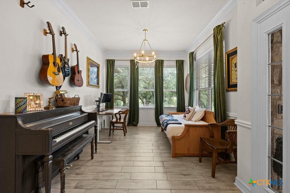 Image 4: Entry/second living area