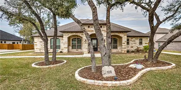106 Lago Verde Lane