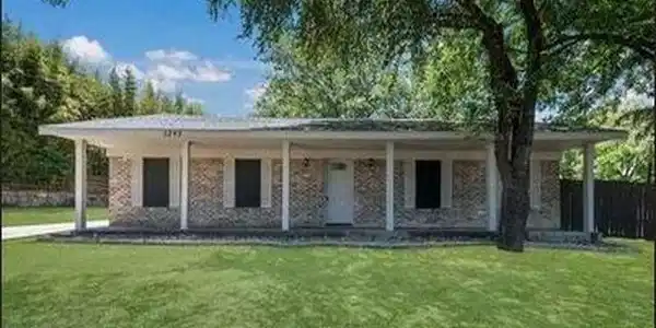 5243 E Lakeshore Drive