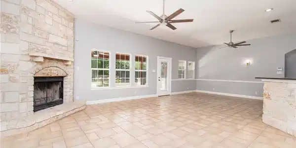 Image 4: Living