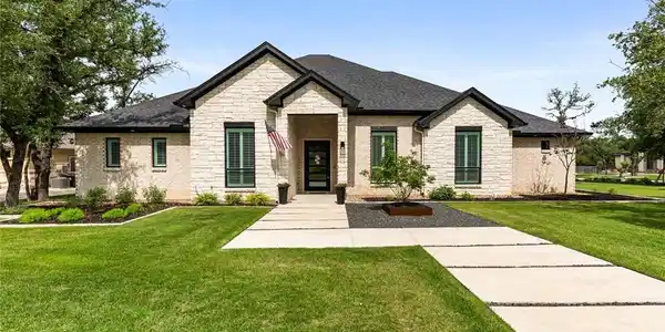 12 Lago Viento Lane