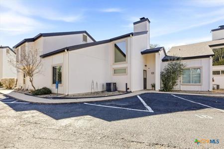 1135 Parkview Drive