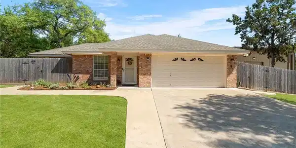 8 Hawthorn Court