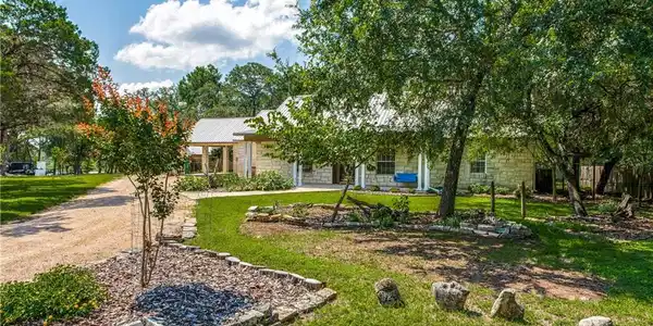 4930 Lakeaire Circle