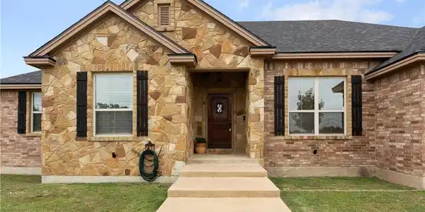6128 Cliff Lane