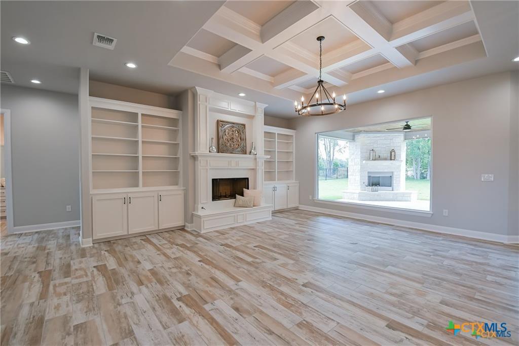Image 4: Living Area Side