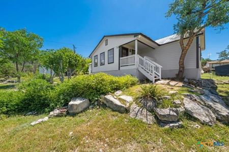 1219 E Lakeside Drive