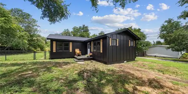 13830 Woodland Point Loop