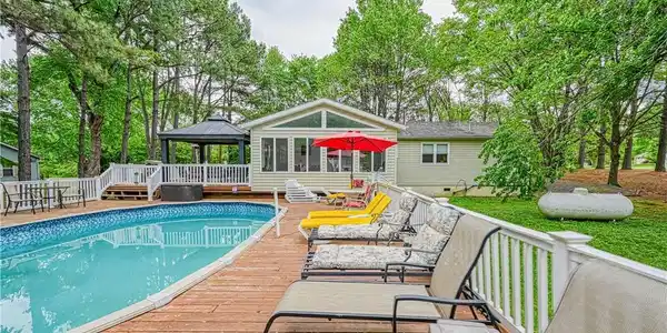 103 Lakeview Drive