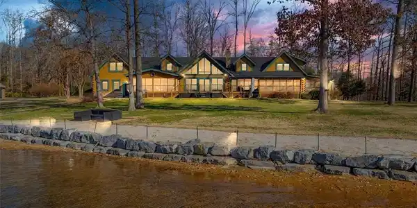 204 Loch Erie Way