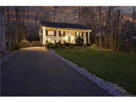 521 Lake Caroline Dr