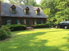 402 Lake Caroline Dr