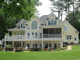 206 Holiday Dr