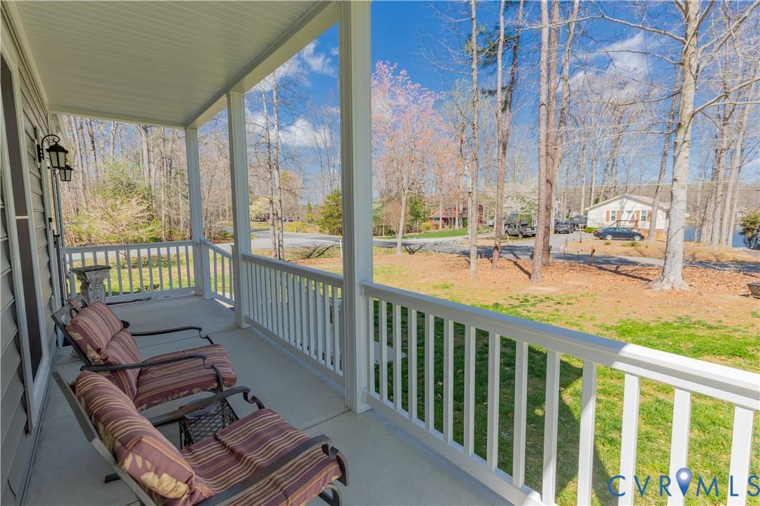Image 4: OVERLOOKING THE LAKE ACROSS THE STREET!