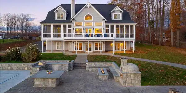 926 Fairview Drive