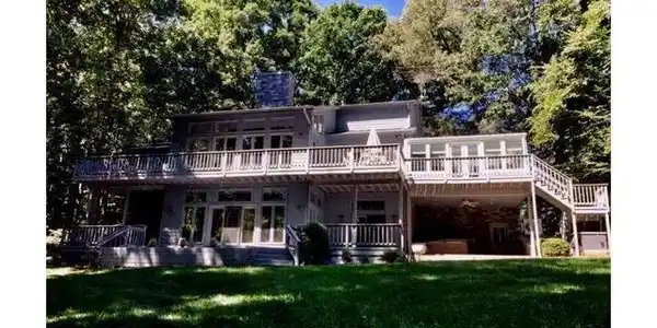 142 Renfrew Cir