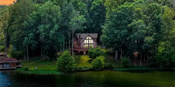 6131 Kellys Glen