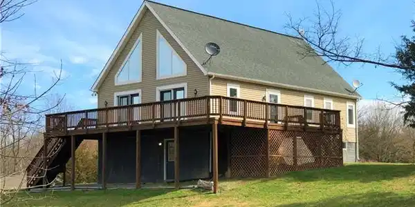 182 Derby Ln