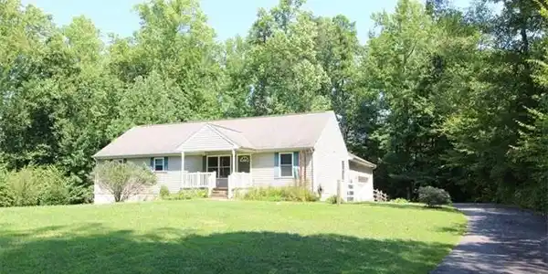54 Robbie Rd