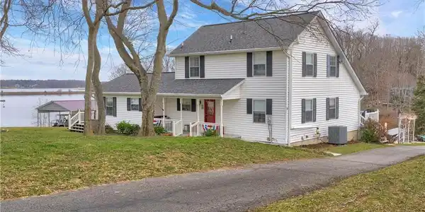 228 Lakeview Drive