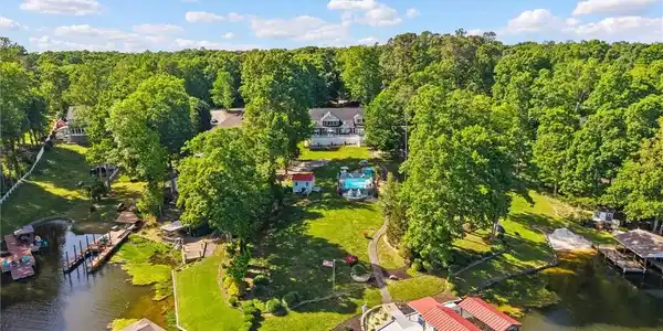 20149 Oak River Court