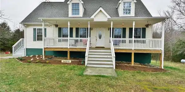 26 Derby Ln