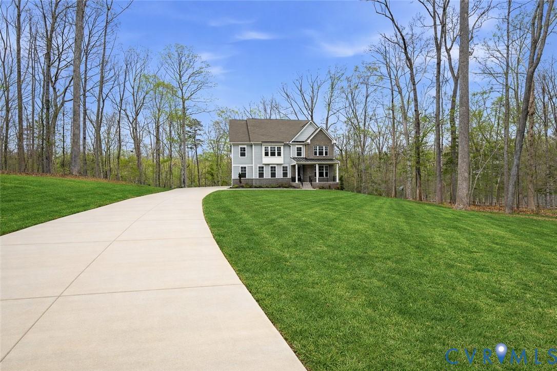 Image 2: Situated on a 1.8 acres lot, the neatly manicured