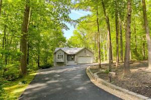 392 Lake Caroline Dr