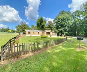 127 Lakeshore Circle