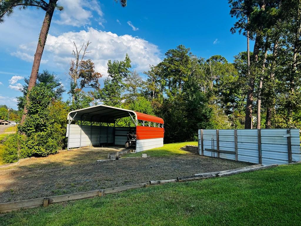 Image 3: Extra space for RV Hookup