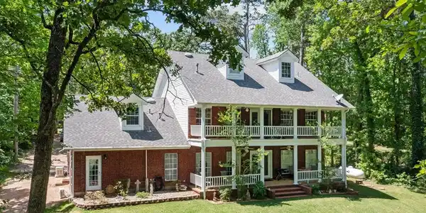 590 Shoreline Drive