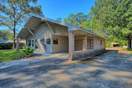 912 Twin Cedar Drive