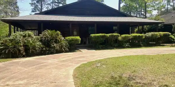 700 Oak Ridge Lane